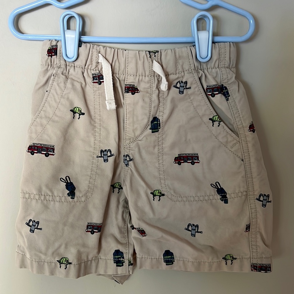 Gap kids firemen shorts khaki size 4.